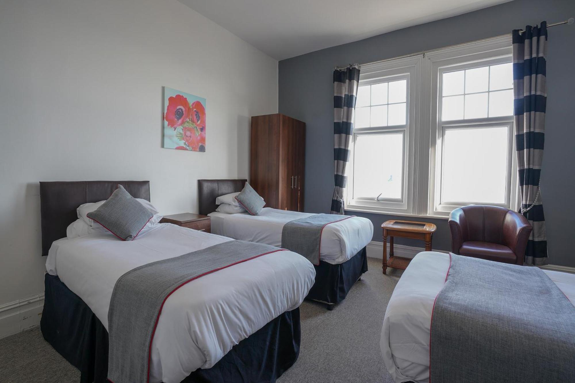 Oyo Shanklin Beach Hotel Экстерьер фото