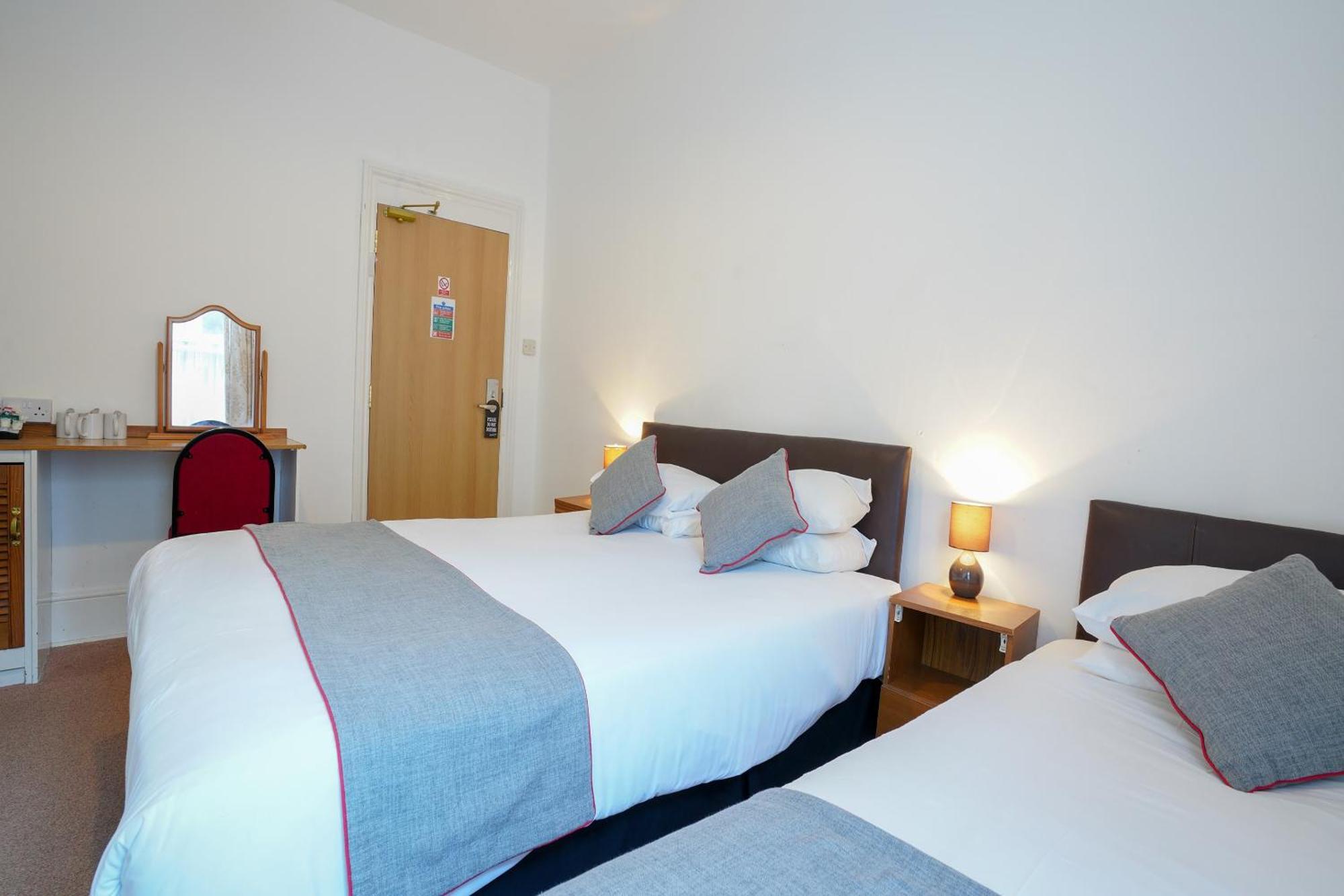 Oyo Shanklin Beach Hotel Экстерьер фото